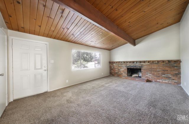 2707 Wenatchee Avenue, Bakersfield, CA 93306
