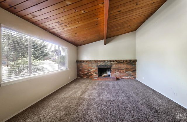 2707 Wenatchee Avenue, Bakersfield, CA 93306