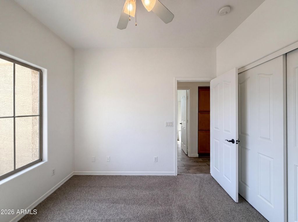 Image 10 of property listing at 606 W BEAUTIFUL Lane, Phoenix, AZ 85041