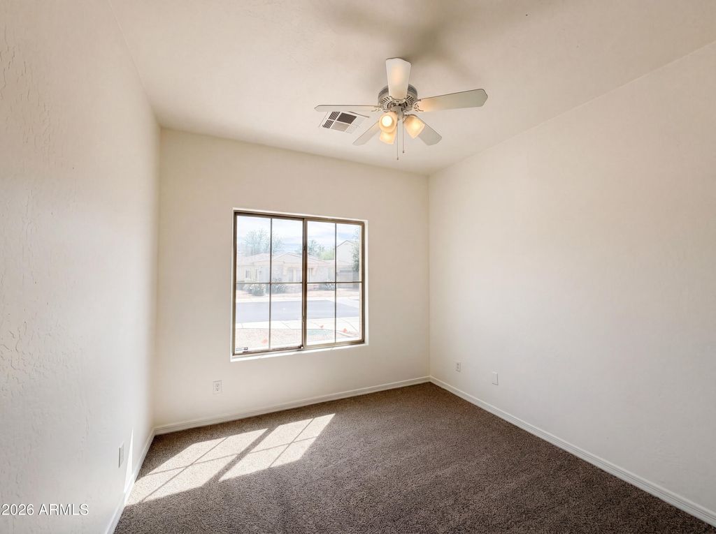 Image 12 of property listing at 606 W BEAUTIFUL Lane, Phoenix, AZ 85041