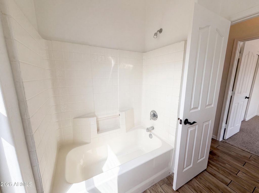 Image 16 of property listing at 606 W BEAUTIFUL Lane, Phoenix, AZ 85041