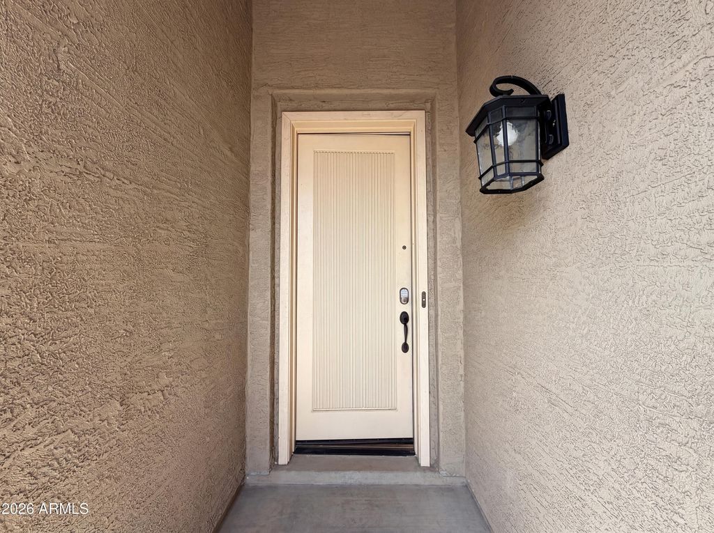 Image 19 of property listing at 606 W BEAUTIFUL Lane, Phoenix, AZ 85041