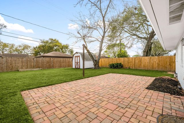 5719 Cerritos Drive, Houston, TX 77035