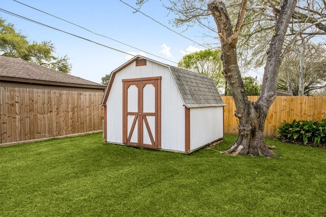 5719 Cerritos Drive, Houston, TX 77035