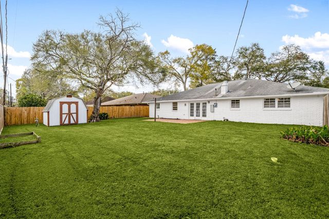 5719 Cerritos Drive, Houston, TX 77035