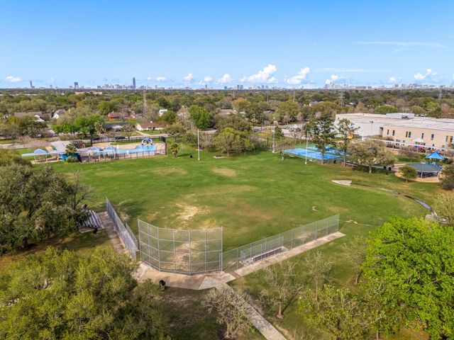 5719 Cerritos Drive, Houston, TX 77035