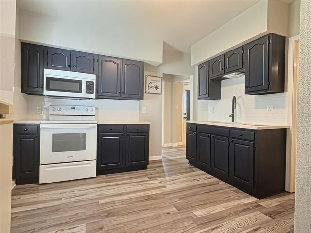 112 S Taylor Street, Pleasant Hill, MO 64080