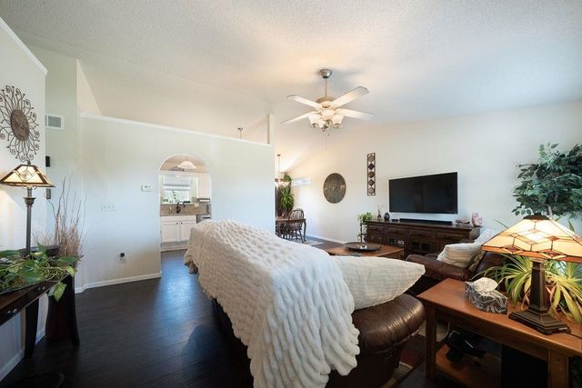 3037 E Lanners Circle, Wichita, KS 67219