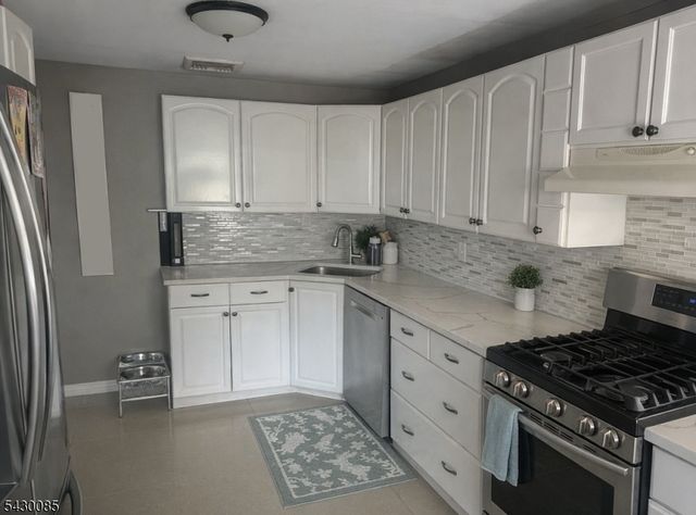 75 Lake Trl E, Wayne Twp., NJ 07470