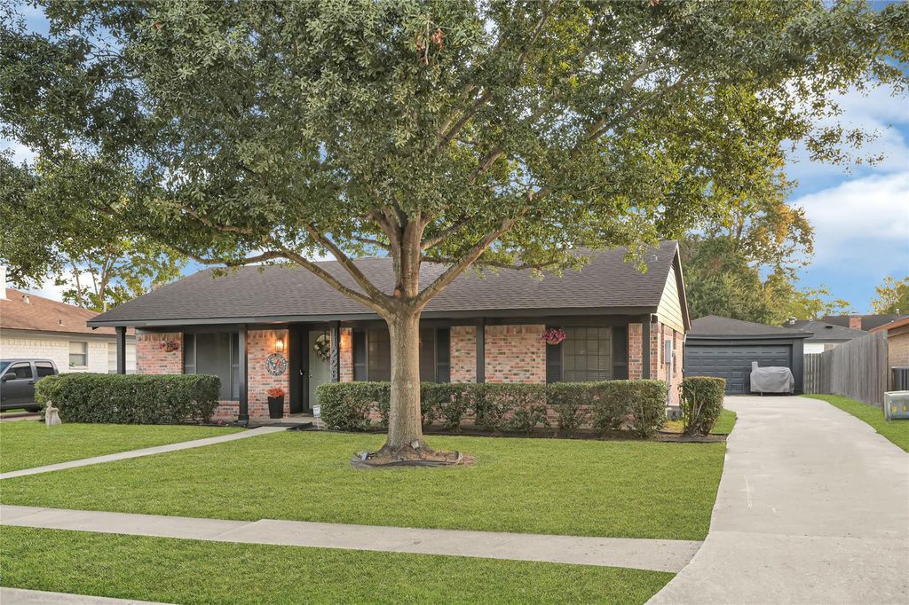 11226 Sageburrow Drive, Houston, TX 77089