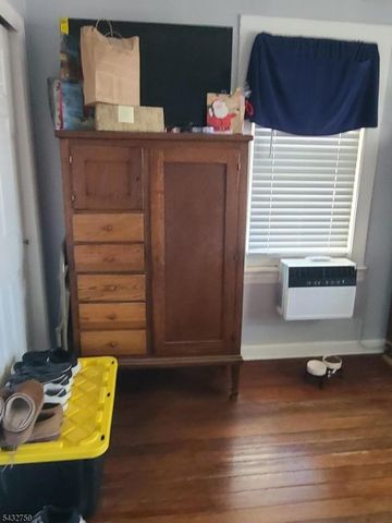 42 S 2Nd St, Elizabeth City, NJ 07206
