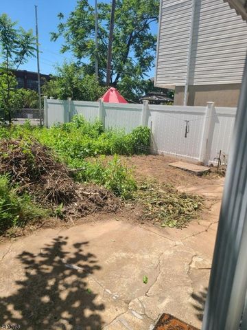 42 S 2Nd St, Elizabeth City, NJ 07206
