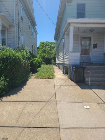 42 S 2Nd St, Elizabeth City, NJ 07206