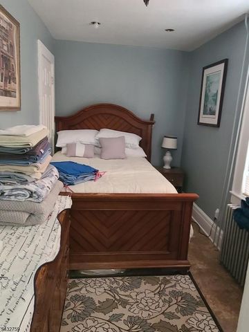 42 S 2Nd St, Elizabeth City, NJ 07206