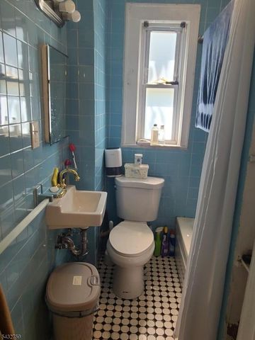 42 S 2Nd St, Elizabeth City, NJ 07206