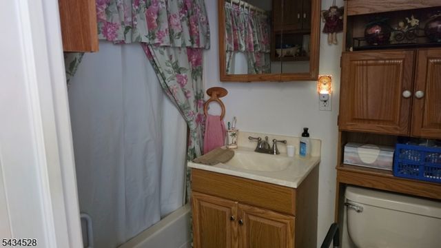 1115 W Camplain Rd, Manville Boro, NJ 08835
