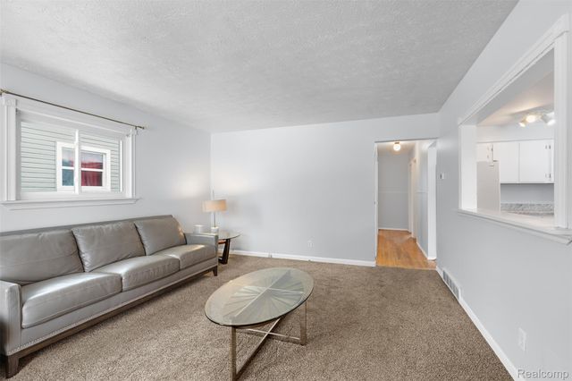 6428 Cloverton Drive, Waterford Charter Township, MI 48329