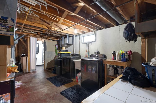 6428 Cloverton Drive, Waterford Charter Township, MI 48329