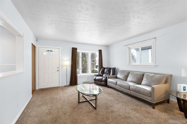 6428 Cloverton Drive, Waterford Charter Township, MI 48329