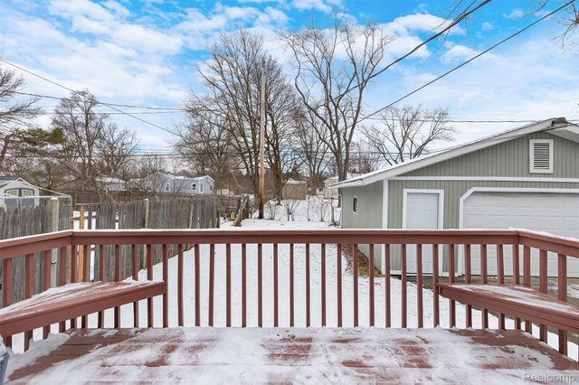 6428 Cloverton Drive, Waterford Charter Township, MI 48329