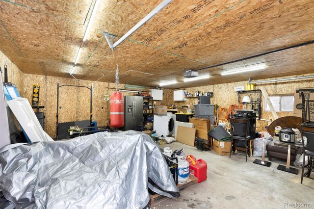 6428 Cloverton Drive, Waterford Charter Township, MI 48329