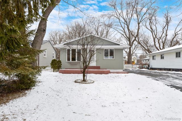 6428 Cloverton Drive, Waterford Charter Township, MI 48329