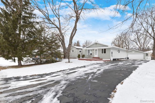 6428 Cloverton Drive, Waterford Charter Township, MI 48329