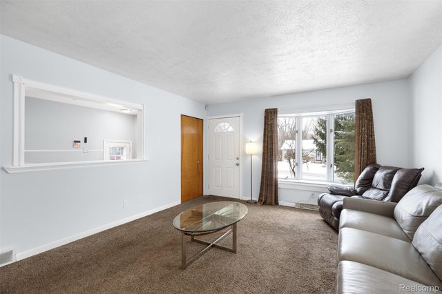 6428 Cloverton Drive, Waterford Charter Township, MI 48329