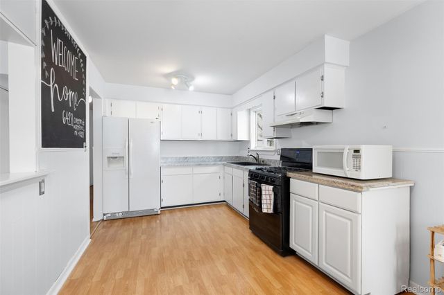 6428 Cloverton Drive, Waterford Charter Township, MI 48329