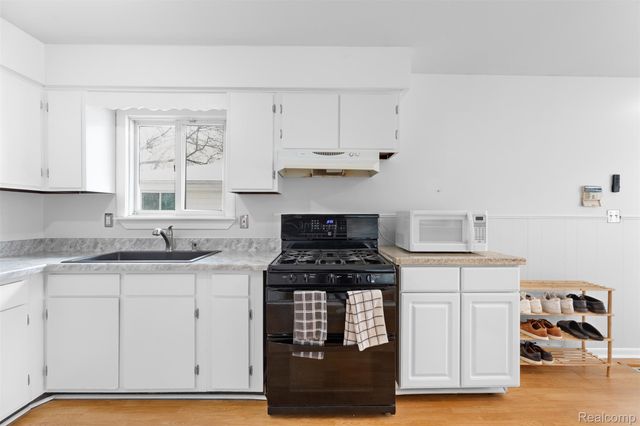 6428 Cloverton Drive, Waterford Charter Township, MI 48329