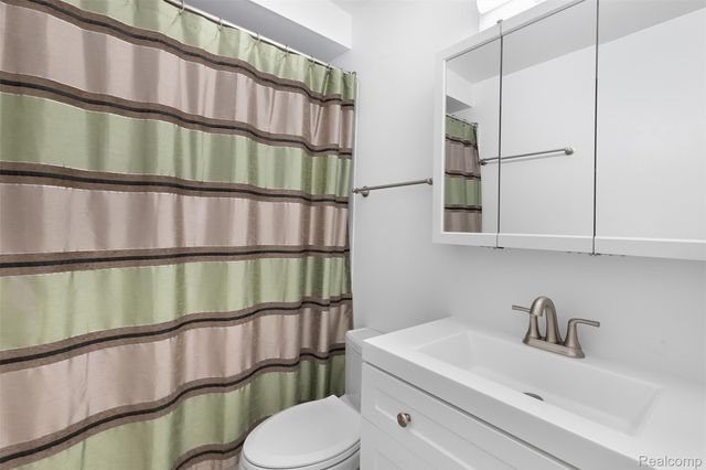 6428 Cloverton Drive, Waterford Charter Township, MI 48329