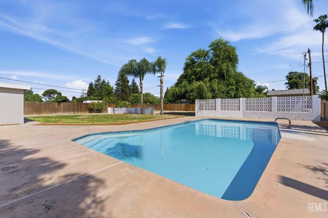 5808 Sally Avenue, Bakersfield, CA 93308