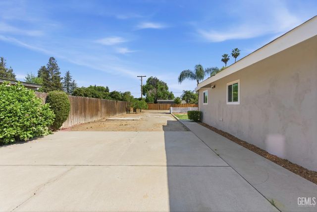 5808 Sally Avenue, Bakersfield, CA 93308