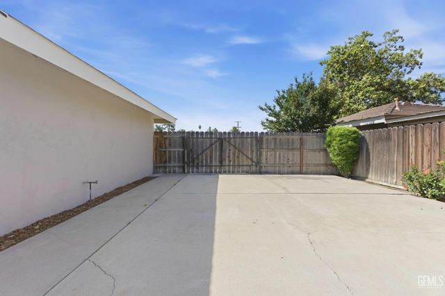 5808 Sally Avenue, Bakersfield, CA 93308