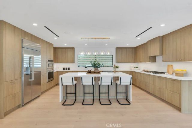 5330 Dubois Avenue, Woodland Hills, CA 91367