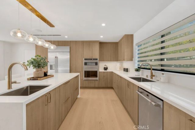 5330 Dubois Avenue, Woodland Hills, CA 91367