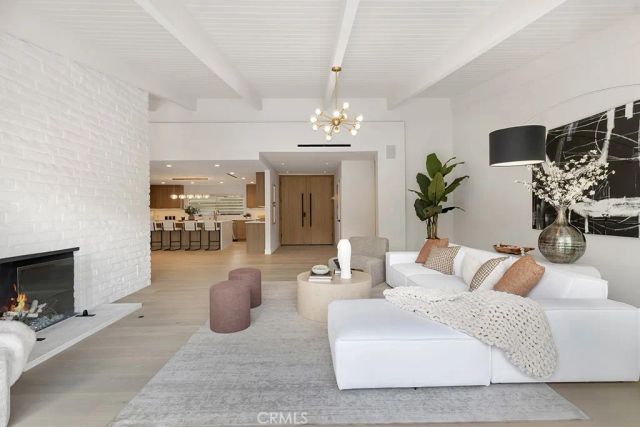 5330 Dubois Avenue, Woodland Hills, CA 91367