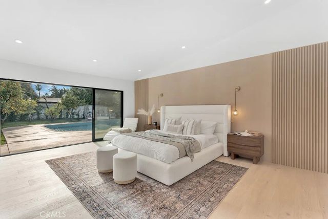 5330 Dubois Avenue, Woodland Hills, CA 91367