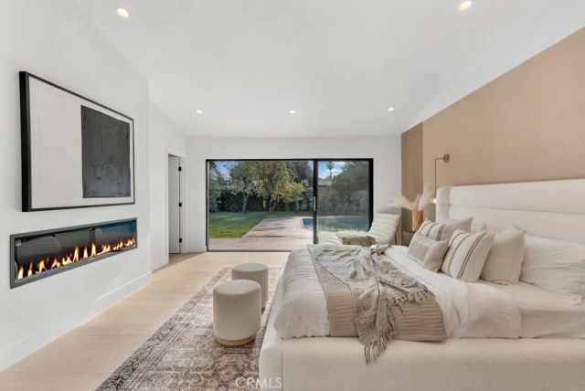 5330 Dubois Avenue, Woodland Hills, CA 91367