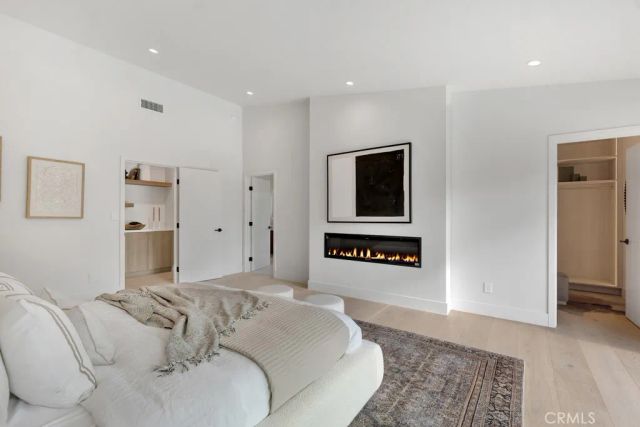 5330 Dubois Avenue, Woodland Hills, CA 91367