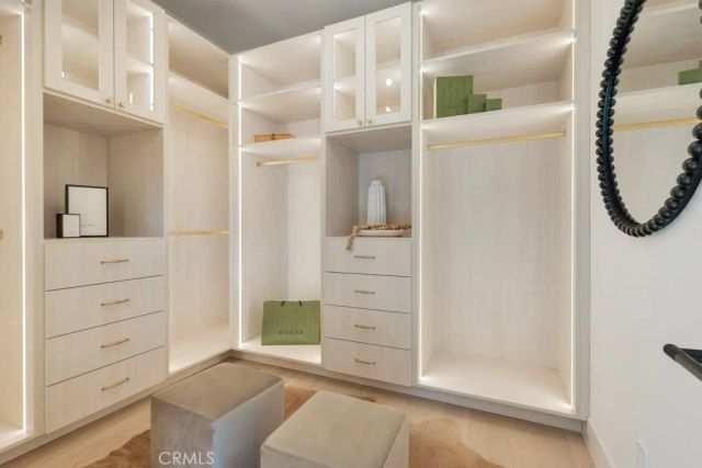 5330 Dubois Avenue, Woodland Hills, CA 91367