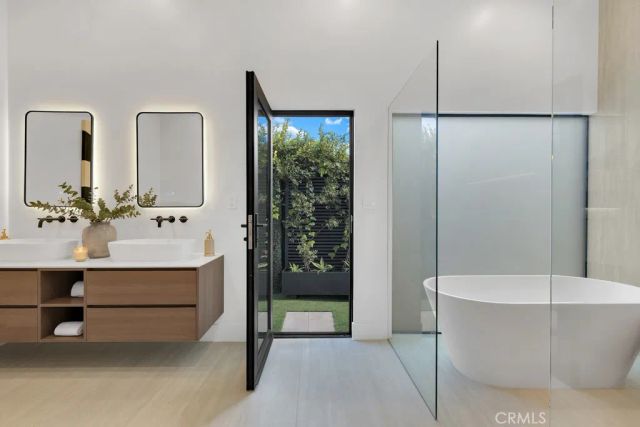 5330 Dubois Avenue, Woodland Hills, CA 91367