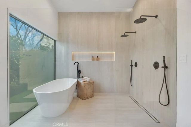 5330 Dubois Avenue, Woodland Hills, CA 91367