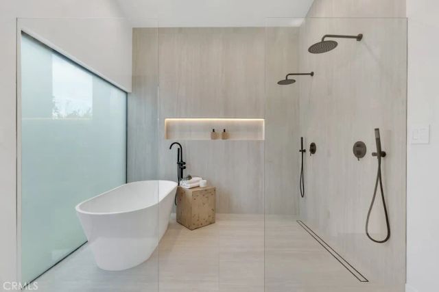 5330 Dubois Avenue, Woodland Hills, CA 91367