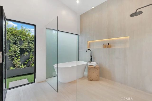 5330 Dubois Avenue, Woodland Hills, CA 91367