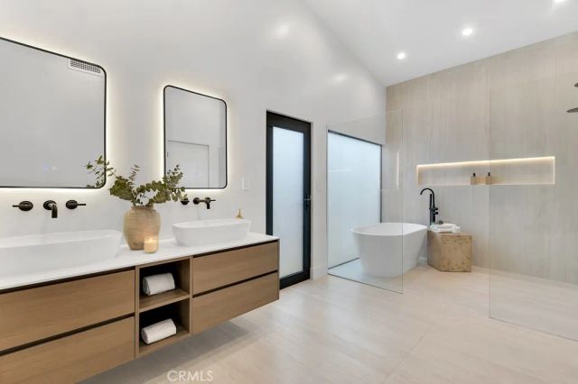 5330 Dubois Avenue, Woodland Hills, CA 91367