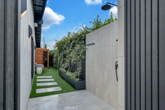 5330 Dubois Avenue, Woodland Hills, CA 91367