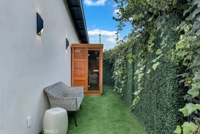 5330 Dubois Avenue, Woodland Hills, CA 91367