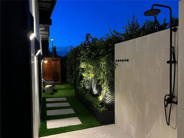 5330 Dubois Avenue, Woodland Hills, CA 91367