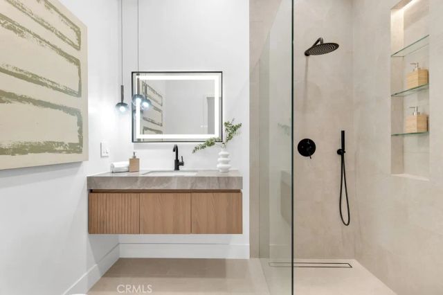 5330 Dubois Avenue, Woodland Hills, CA 91367